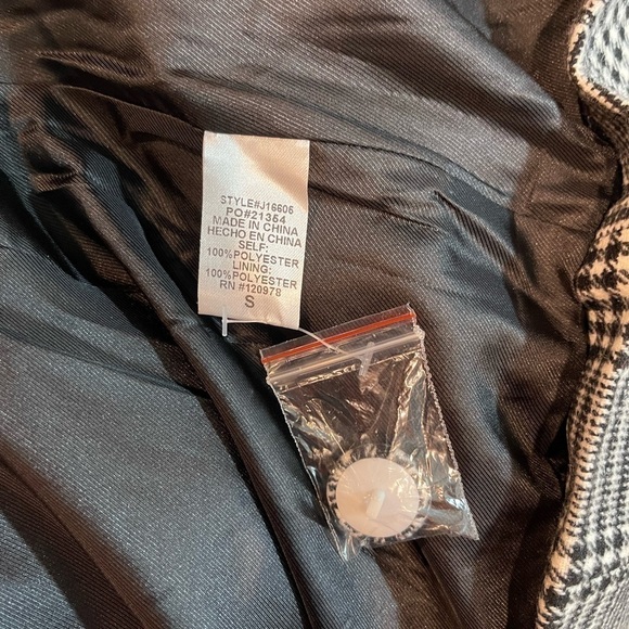 ENTRO black & white Plaid Blazer NWT, single button festive size small - Picture 7 of 9